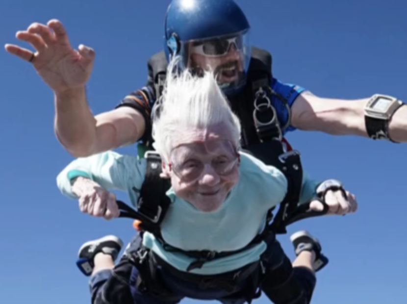 La mujer de 104 años que ha saltado en paracaídas y que espera entrar en los Récords Guinness